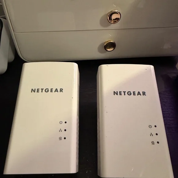 Netgear Powerline 1000 PL1000 WiFi Extender Set of 2 - Picture 4 of 5
